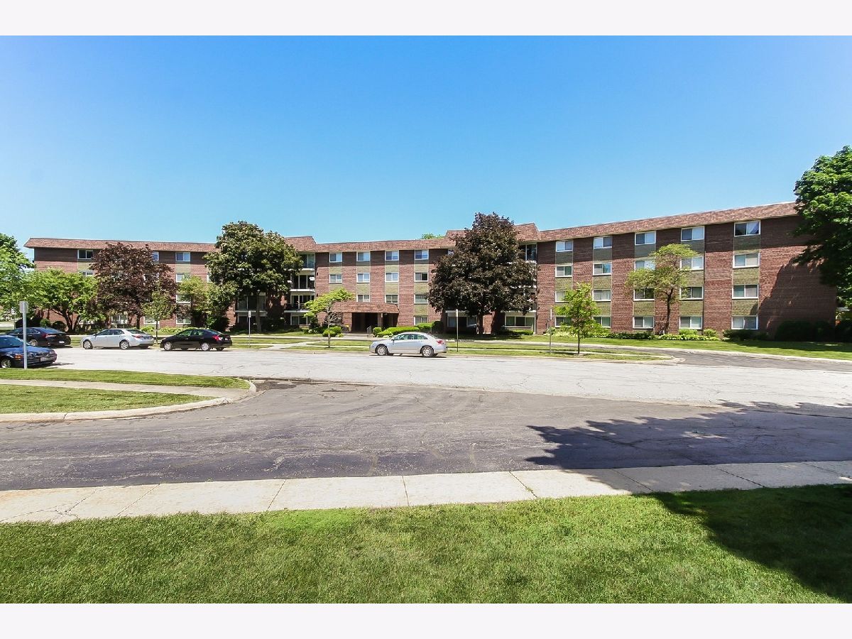 Condominiums & Homes Sold Green Acres Arlington Heights Illinois, 1025 Fernandez
