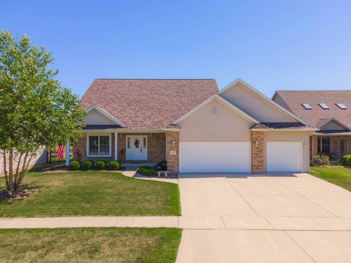 Homes & Condos & Townhomes Sold Gaelic Place Bloomington Illinois, 3107 Sable Oaks