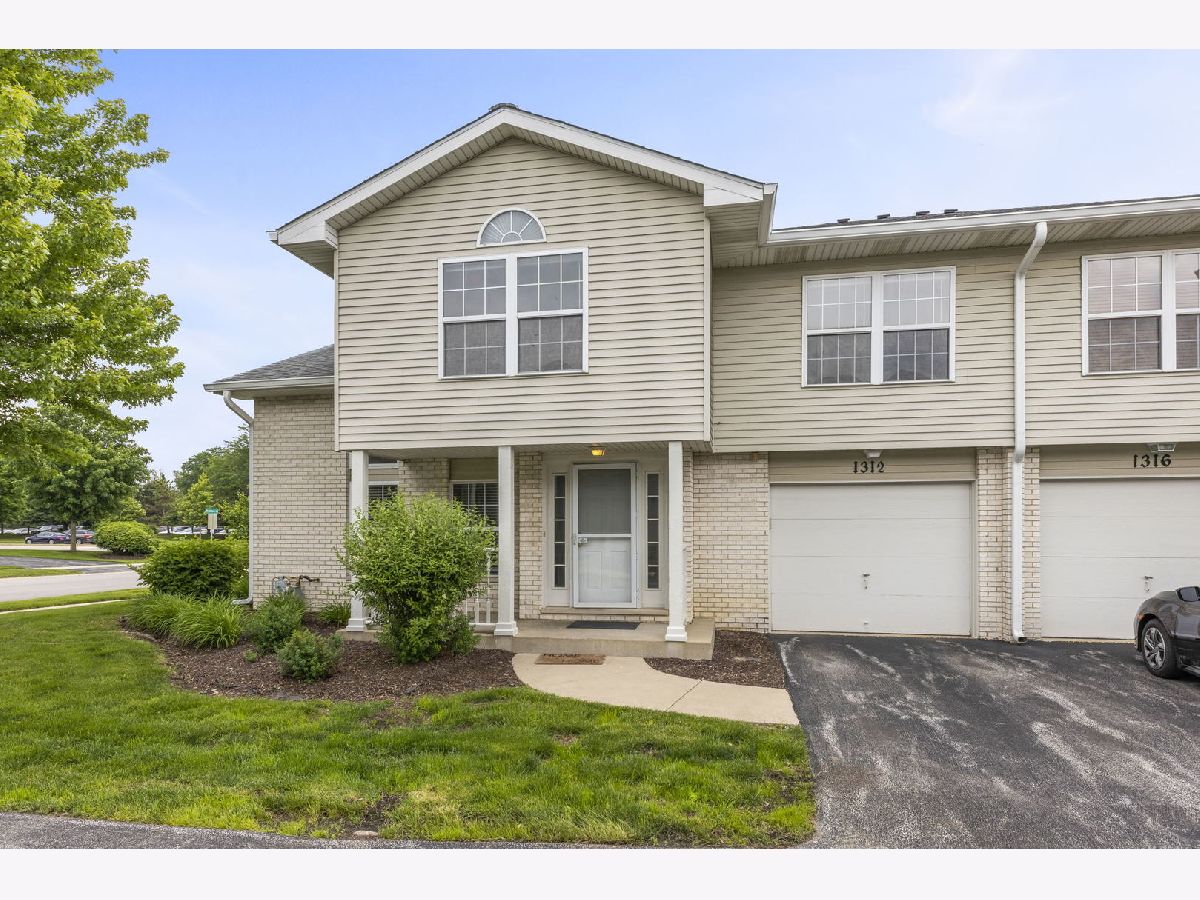 Townhomes Sold Riverbrook Naperville Illinois, 1312 Woodchuck