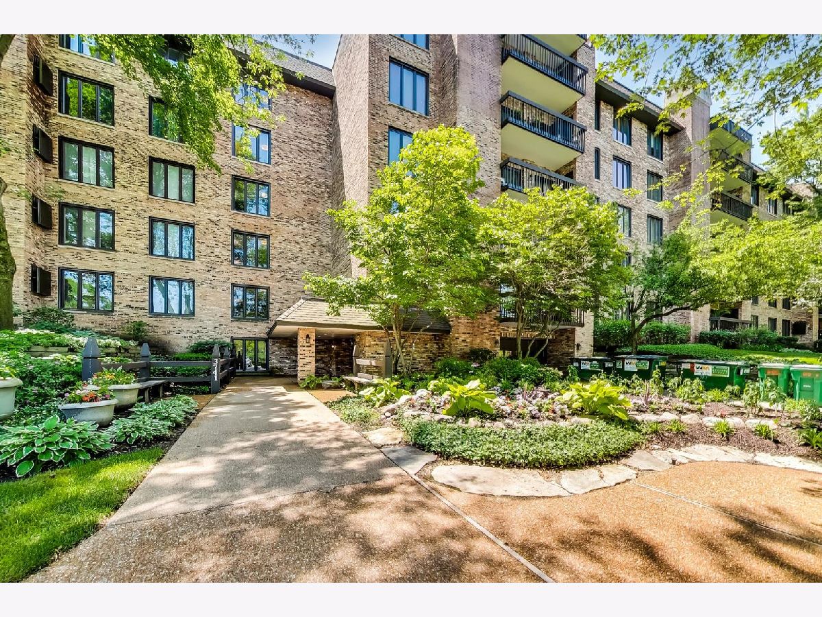 Mission Hills Northbrook IL, Condos & Townhomes & Homes For Sale & For