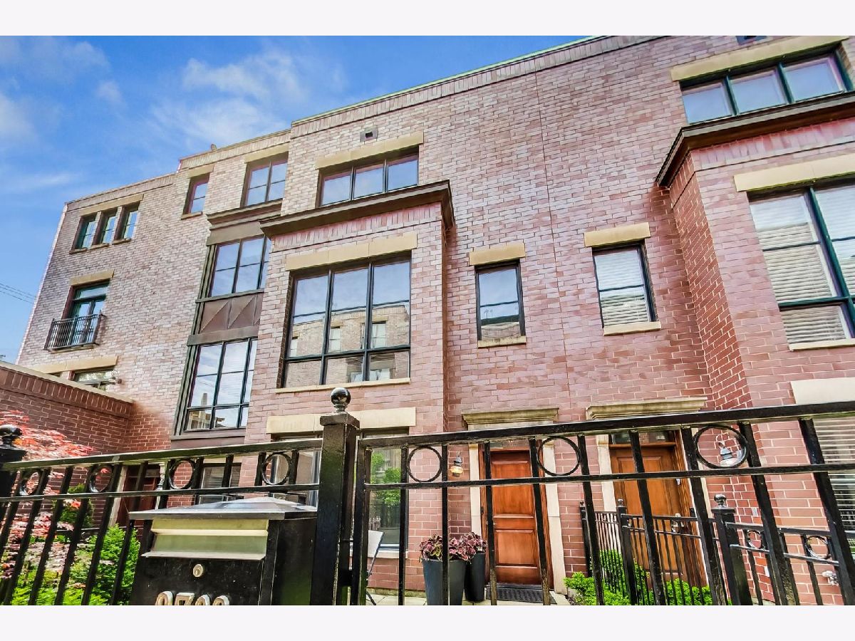 Townhomes & Homes Sold Hartland Park Chicago Illinois, 2703 Hermitage