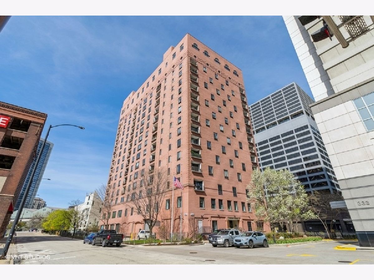Condominiums Rented Fulton House Chicago Illinois, 345 Canal