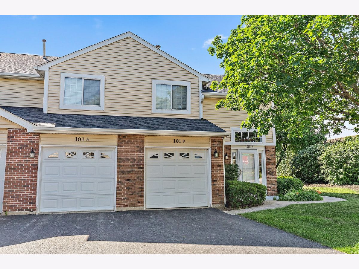Townhomes & Condos Sold Sussex Square Streamwood Illinois, 101 Brittany