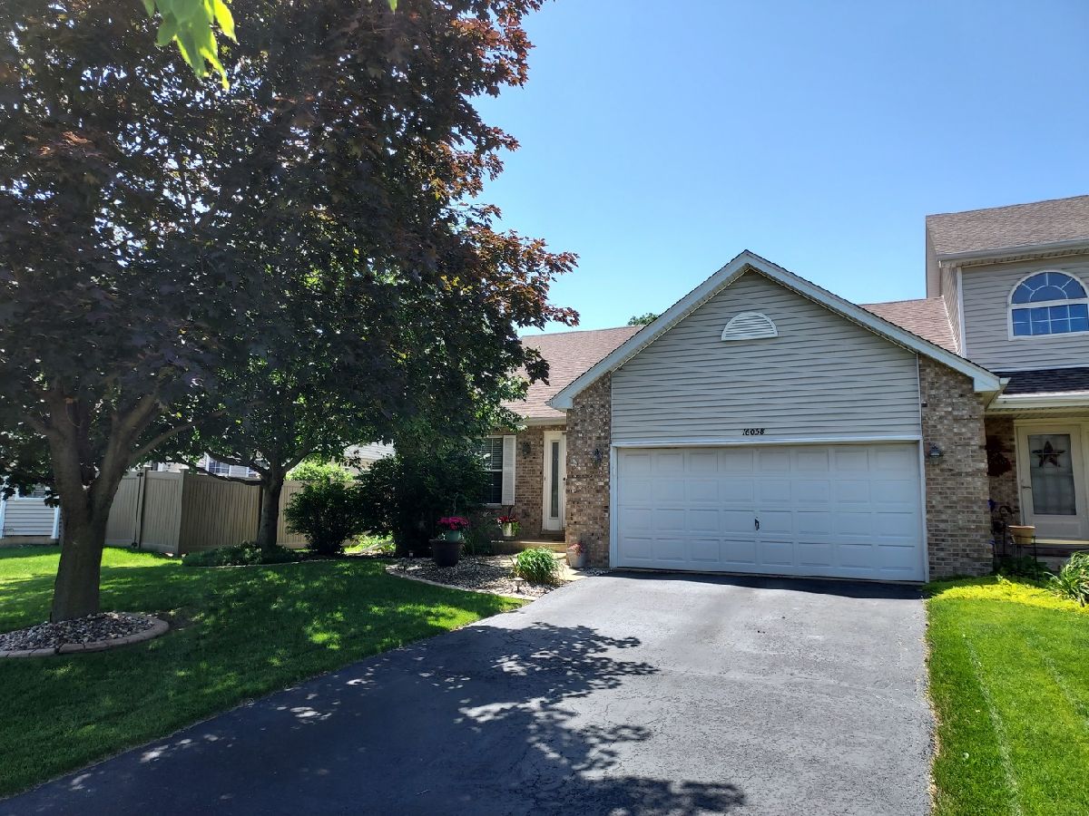 Townhomes & Homes Sold Fairfield Commons Plainfield Illinois, 16058 Fairfield