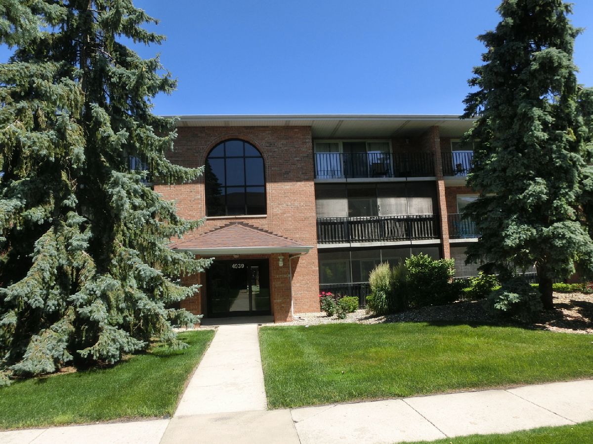 Condominiums Sold Circle Crest East Crestwood Illinois, 4939 Circle