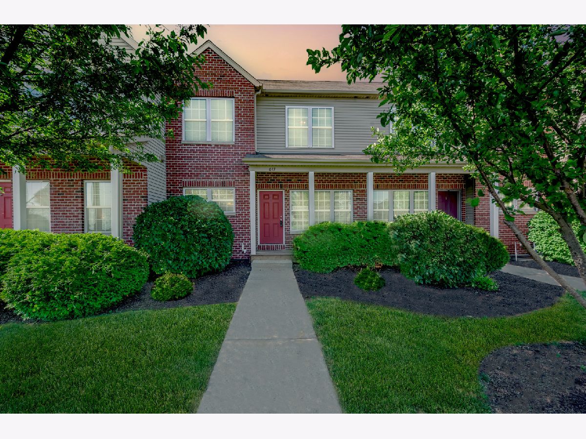 Townhomes & Condos Sold Stonegate Of Heron Creek Sycamore Illinois, 617 Stonegate