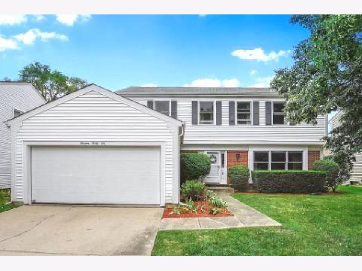 Homes Rented Strathmore Grove Buffalo Grove Illinois, 1336 Larchmont
