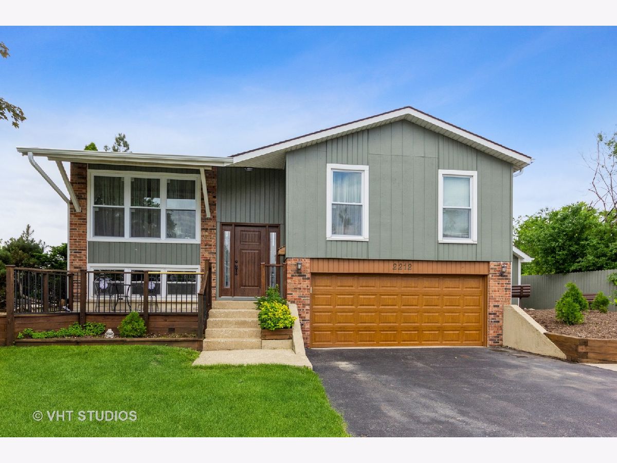 Condominiums & Homes Sold Country Club Woodridge Illinois, 2212 Evergreen