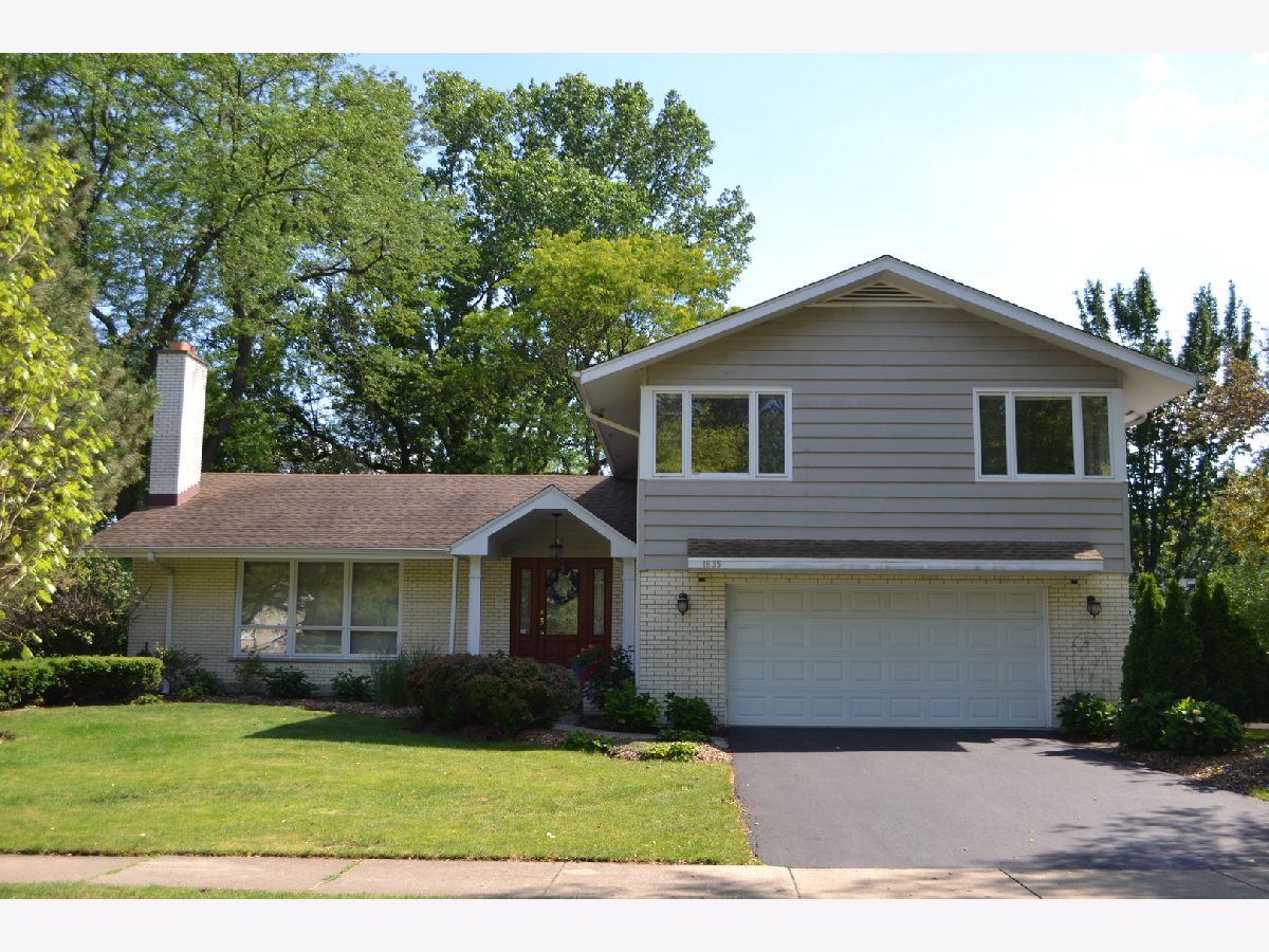 Homes Rented Tall Trees Glenview Illinois, 1835 Silverwillow