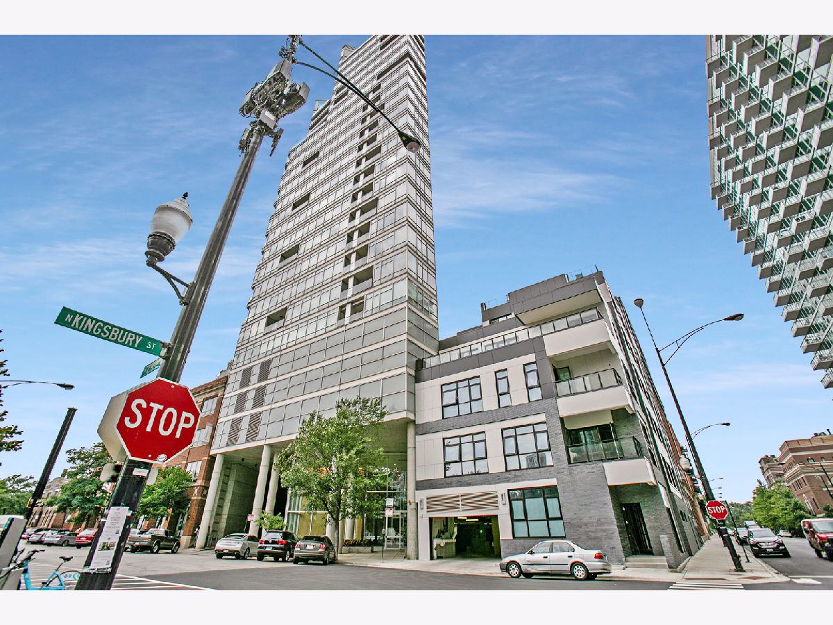 Condominiums Rented Erie On The Park Chicago Illinois, 510 Erie