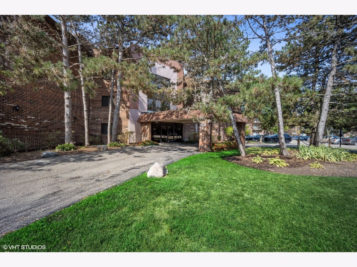 Condominiums Rented Glencove Estates Glenview Illinois, 1026 Castilian