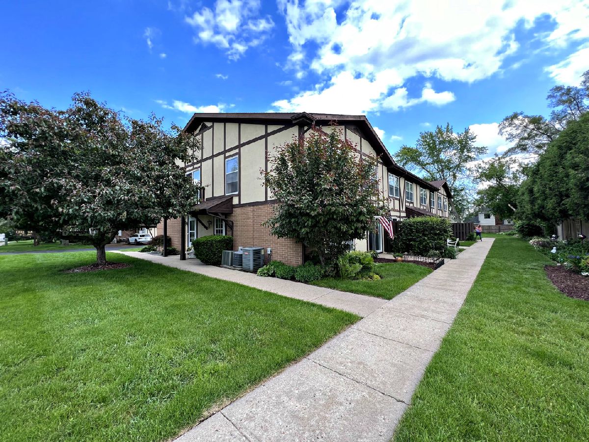 Condominiums Sold Creekside At St. Johns Woodstock Illinois, 404 Saint Johns