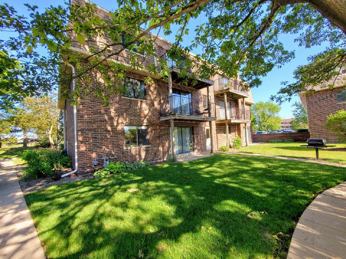 Condominiums Sold Long Valley Palatine Illinois, 1422 Carol