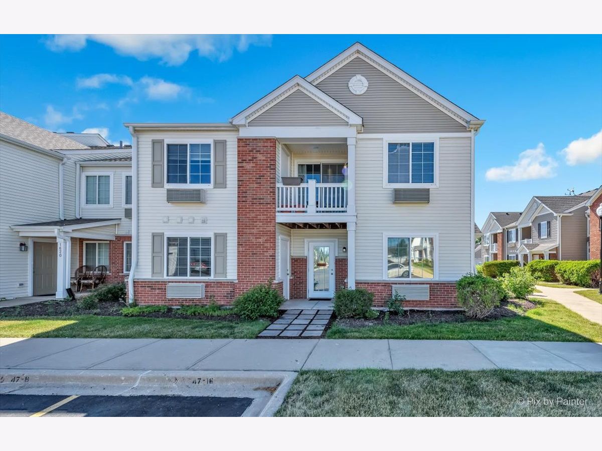 Bristol Bay Yorkville IL, Condos & Townhomes & Homes For Sale & For