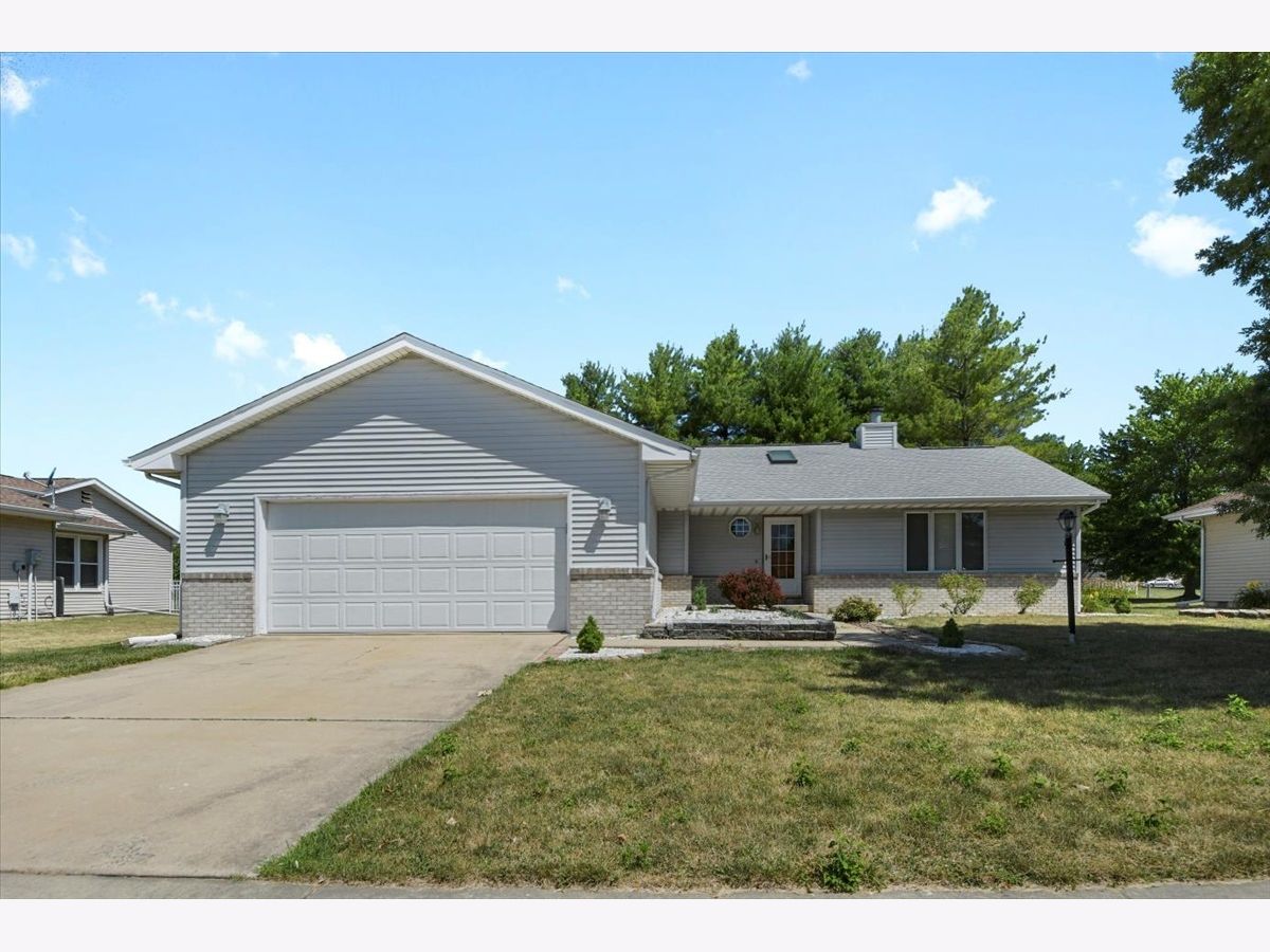 Homes & Condos & Townhomes Sold Westlake Champaign Illinois, 3206 Old Warson