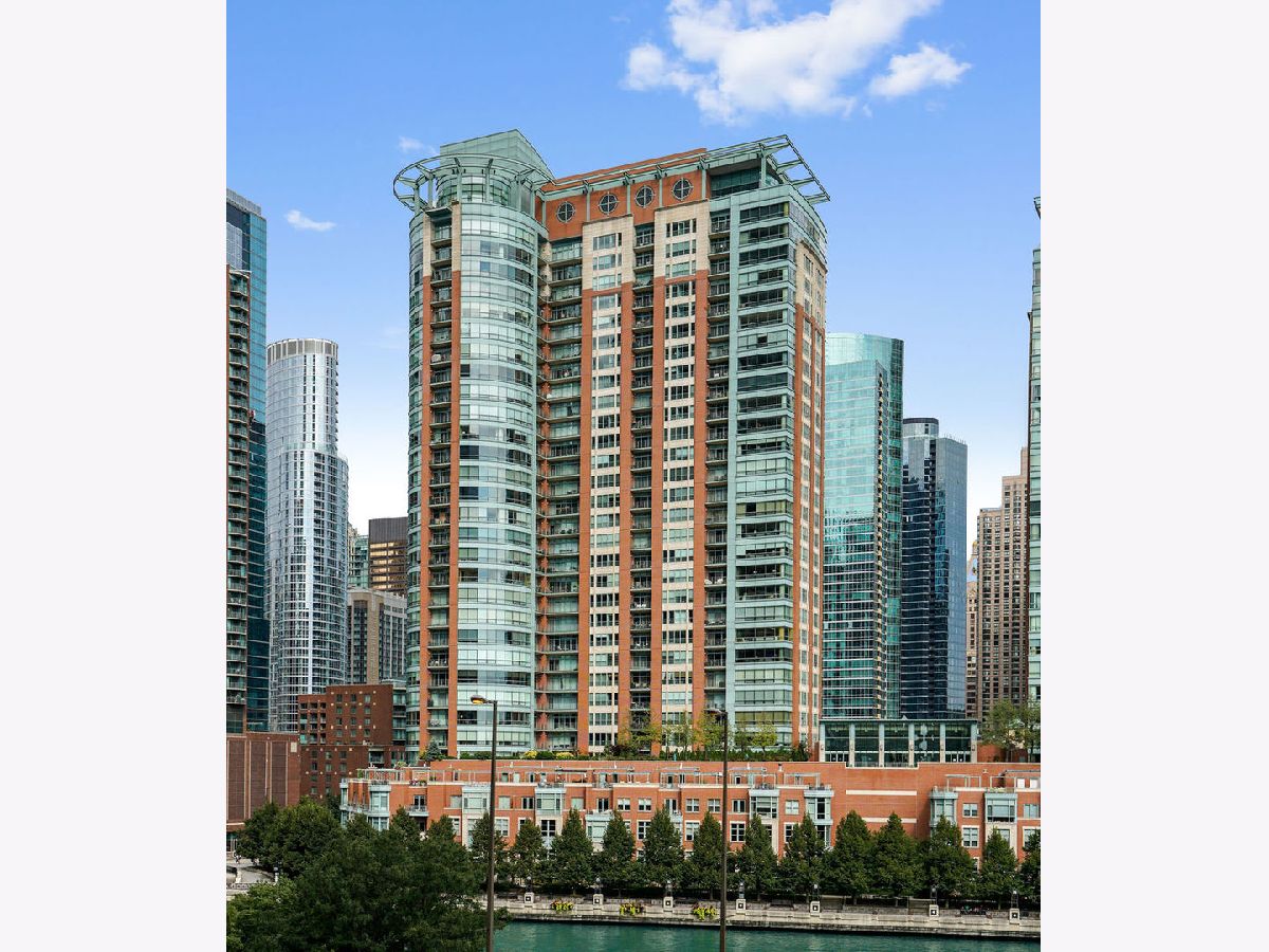 Condos & Townhomes Rented Riverview Condominiums Chicago Illinois, 415 North Water