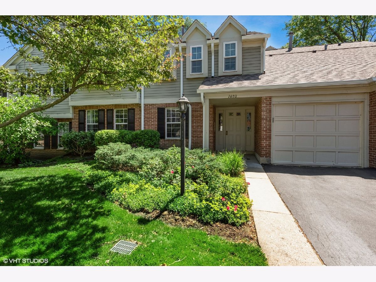 Arlington Club Wheeling IL, Townhomes & Condos For Sale & For Rent