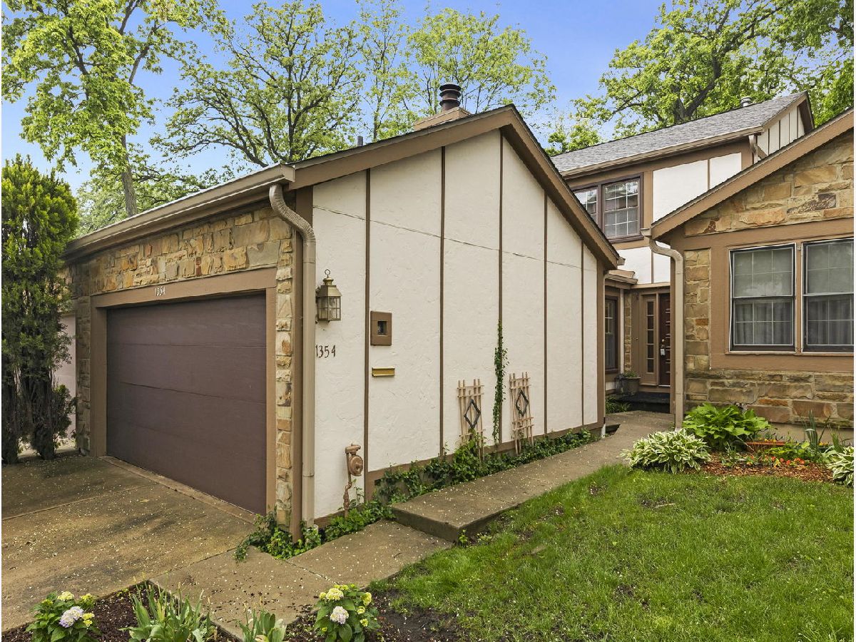 Townhomes & Homes Sold Wheaton Oaks Wheaton Illinois, 1354 Tall Oaks