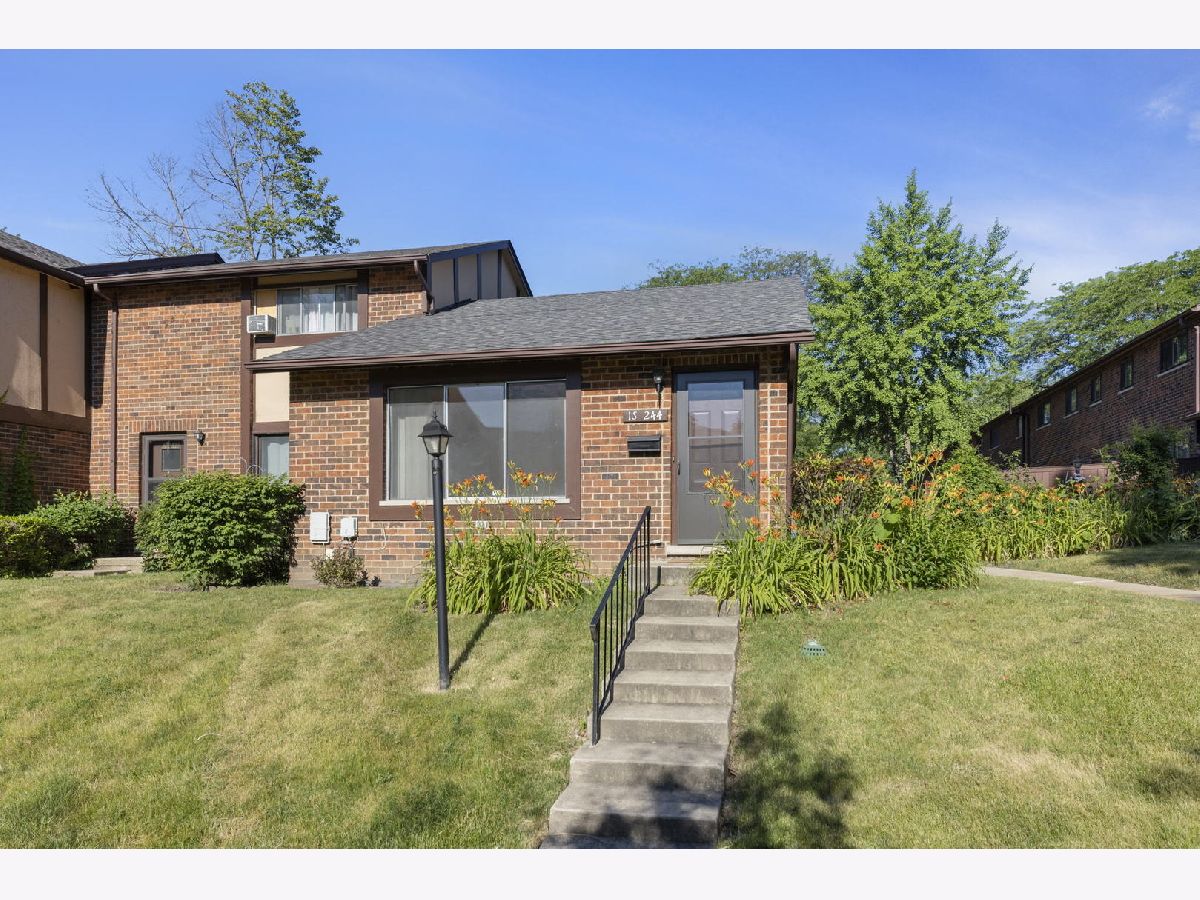 Brandywine Villa Park IL, Townhomes & Condos For Sale & For Rent