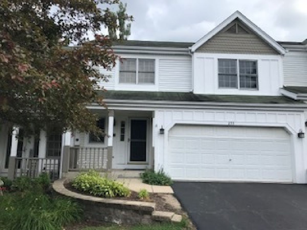 Townhomes Rented Spring Point Carpentersville Illinois, 255 Spring Point
