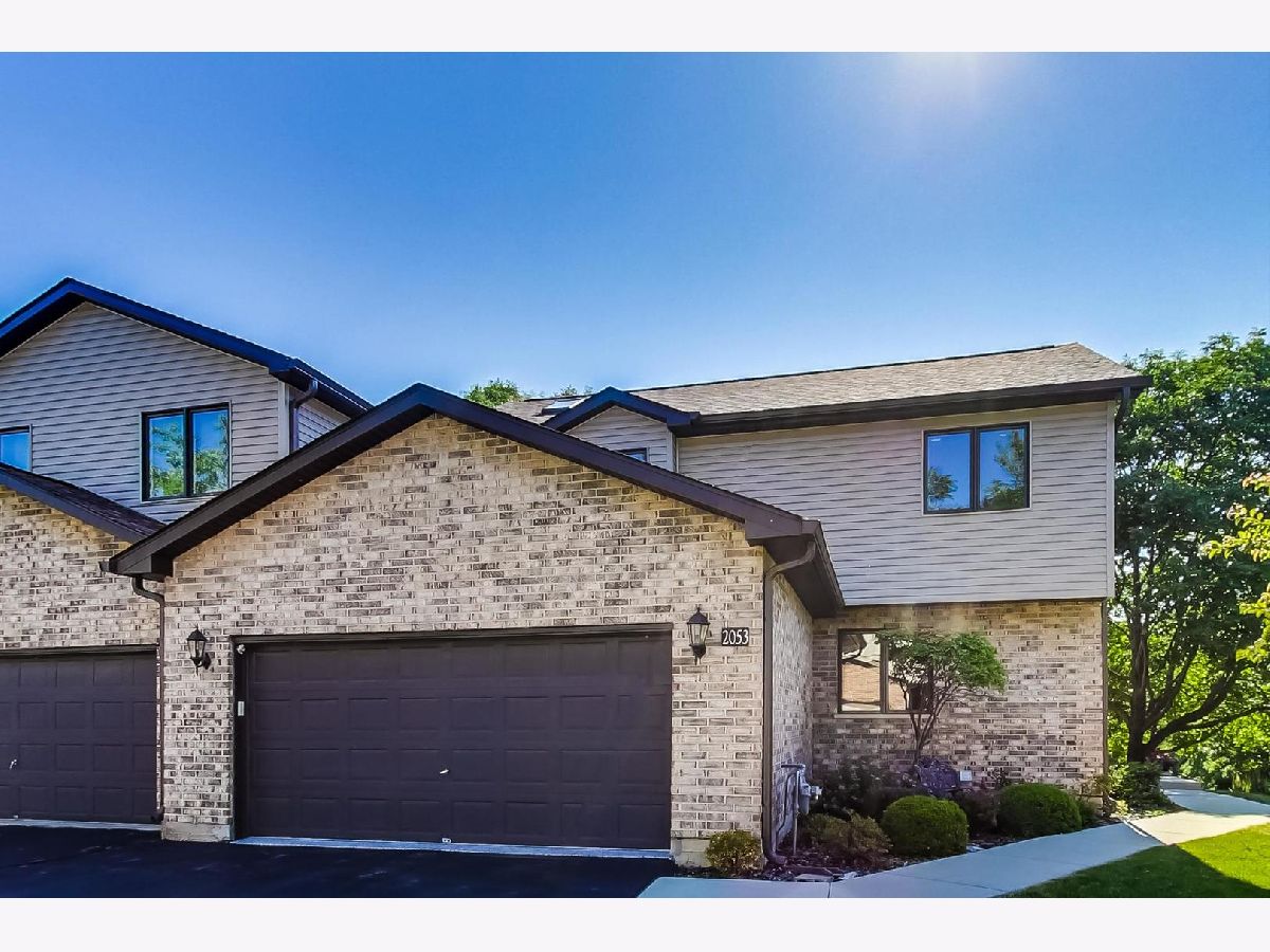 Townhomes & Homes Sold Arlington Grove Arlington Heights Illinois, 2053 Juniper