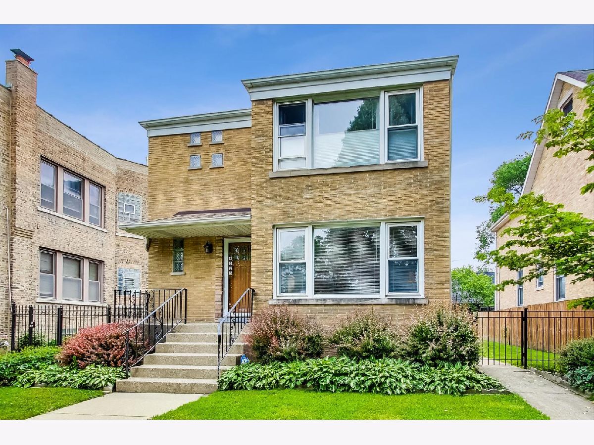 Condominiums & Homes Sold Lakeview Commons Chicago Illinois, 4323 Bell