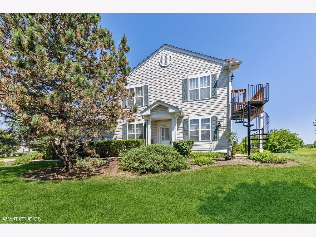 Townhomes & Condos Sold Windham Cove Crystal Lake Illinois, 453 Windham Cove