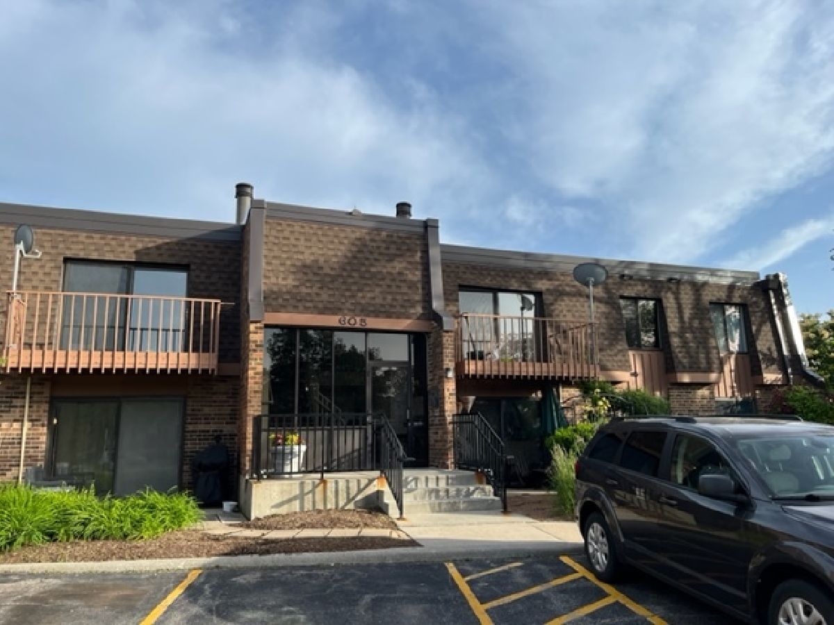 Condominiums Rented Lakewood Schaumburg Illinois, 605 Limerick