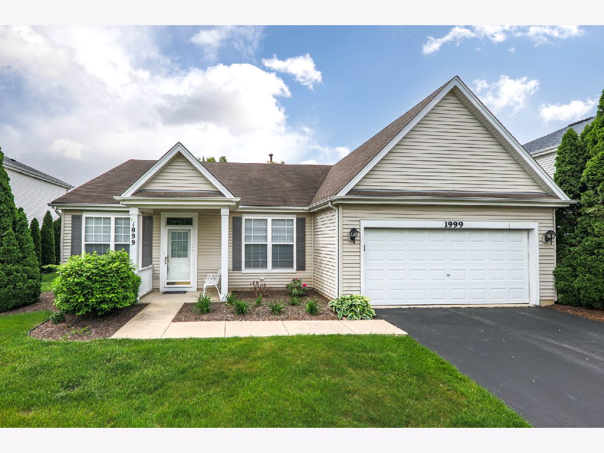Homes Sold Oakhurst Meadows Aurora Illinois, 1999 Fescue