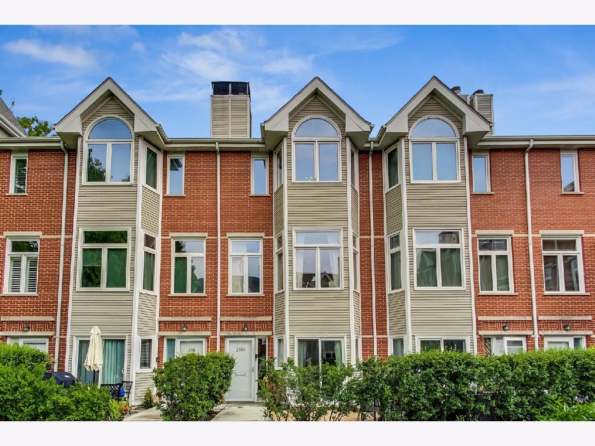 Townhomes Sold Wrightwood Court Chicago Illinois, 2559 Greenview