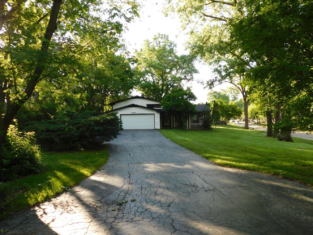 Homes Sold Lakewood Estates Carpentersville Illinois, 908 Rosewood