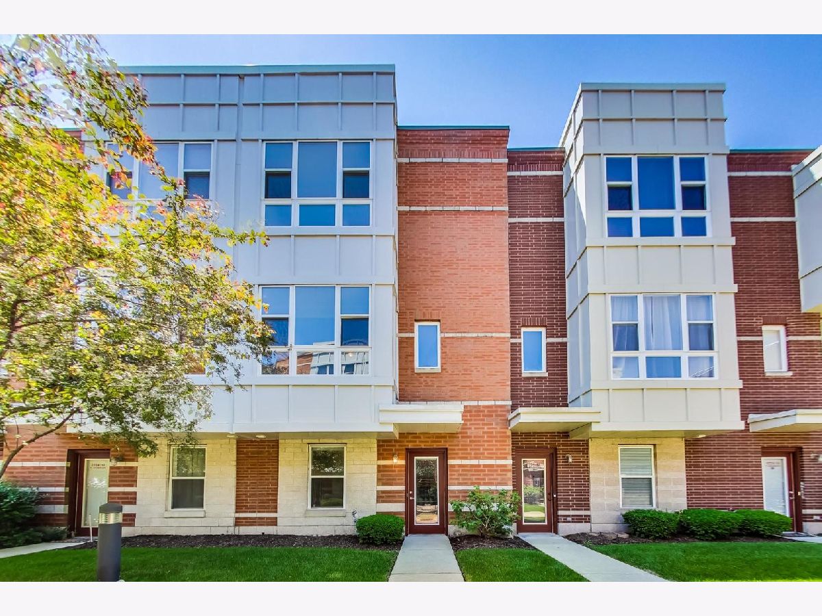 Townhomes & Condos Sold Kilbourn Court Chicago Illinois, 3224 Kilbourn