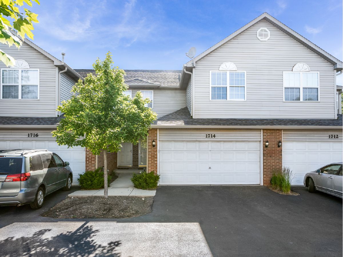 Townhomes Sold Riverbrook West Naperville Illinois, 1714 Windward