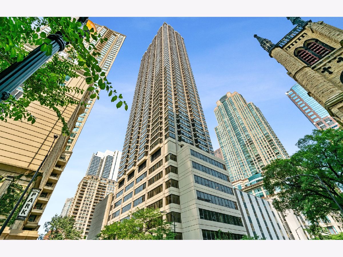 Condominiums Sold 30 E Huron Chicago Illinois, 30 Huron
