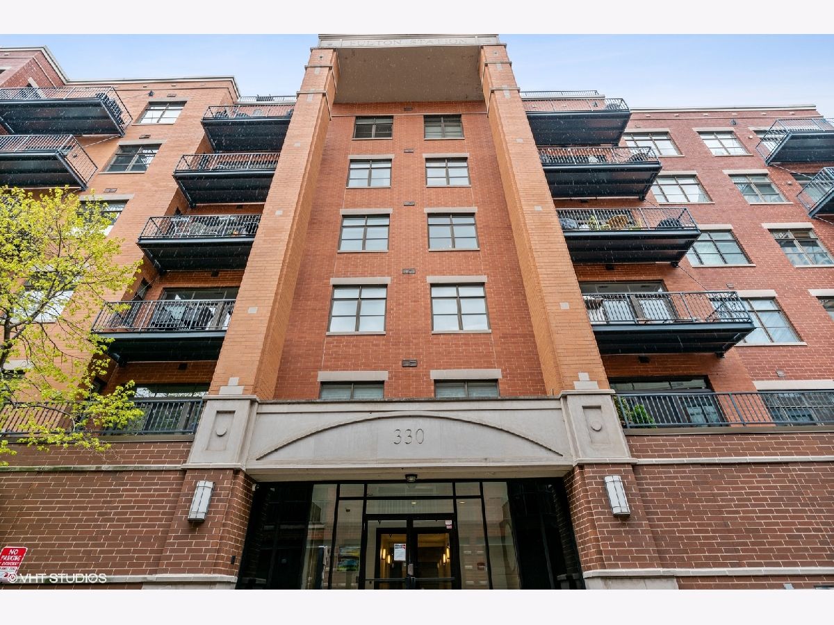 Condos & Townhomes Rented Fulton Station Chicago Illinois