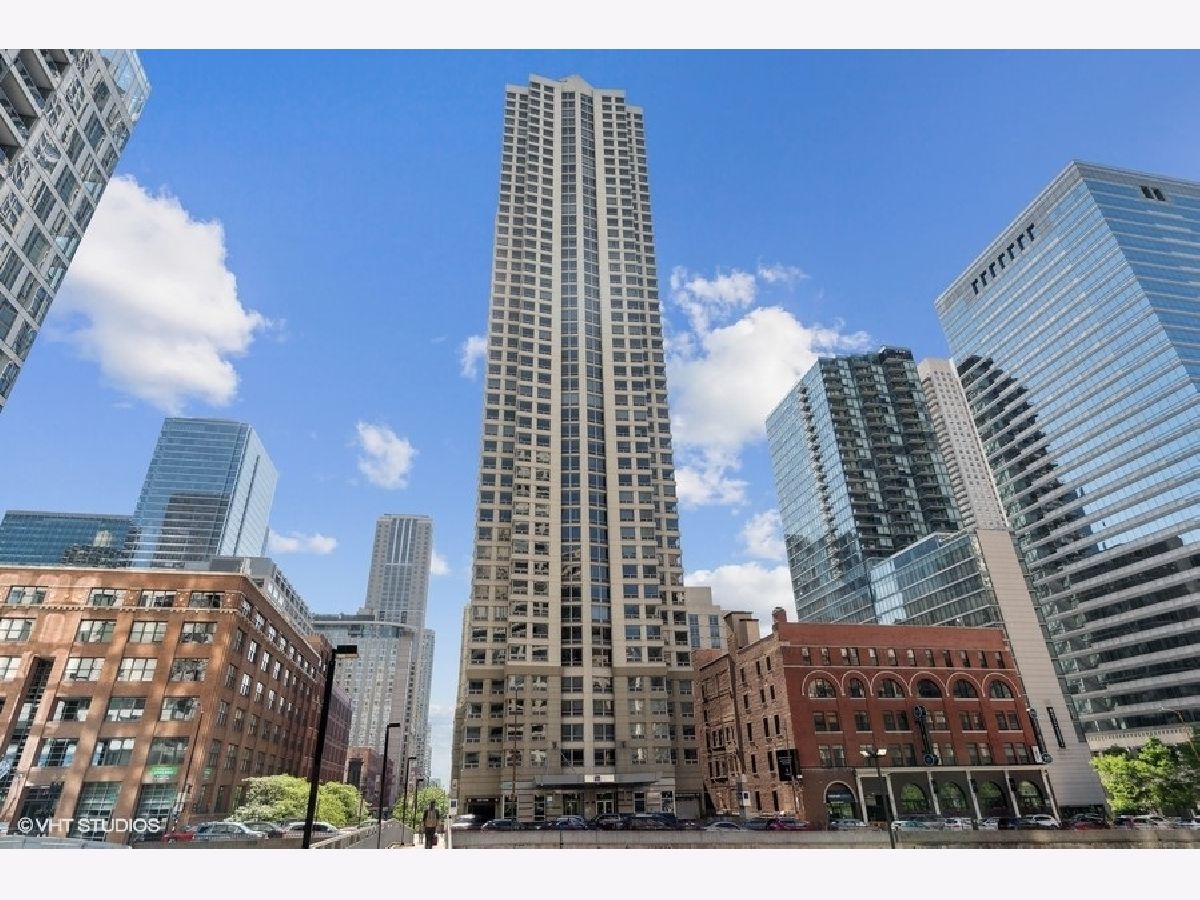 Condominiums Sold Plaza 440 Private Residences Chicago Illinois, 440 Wabash