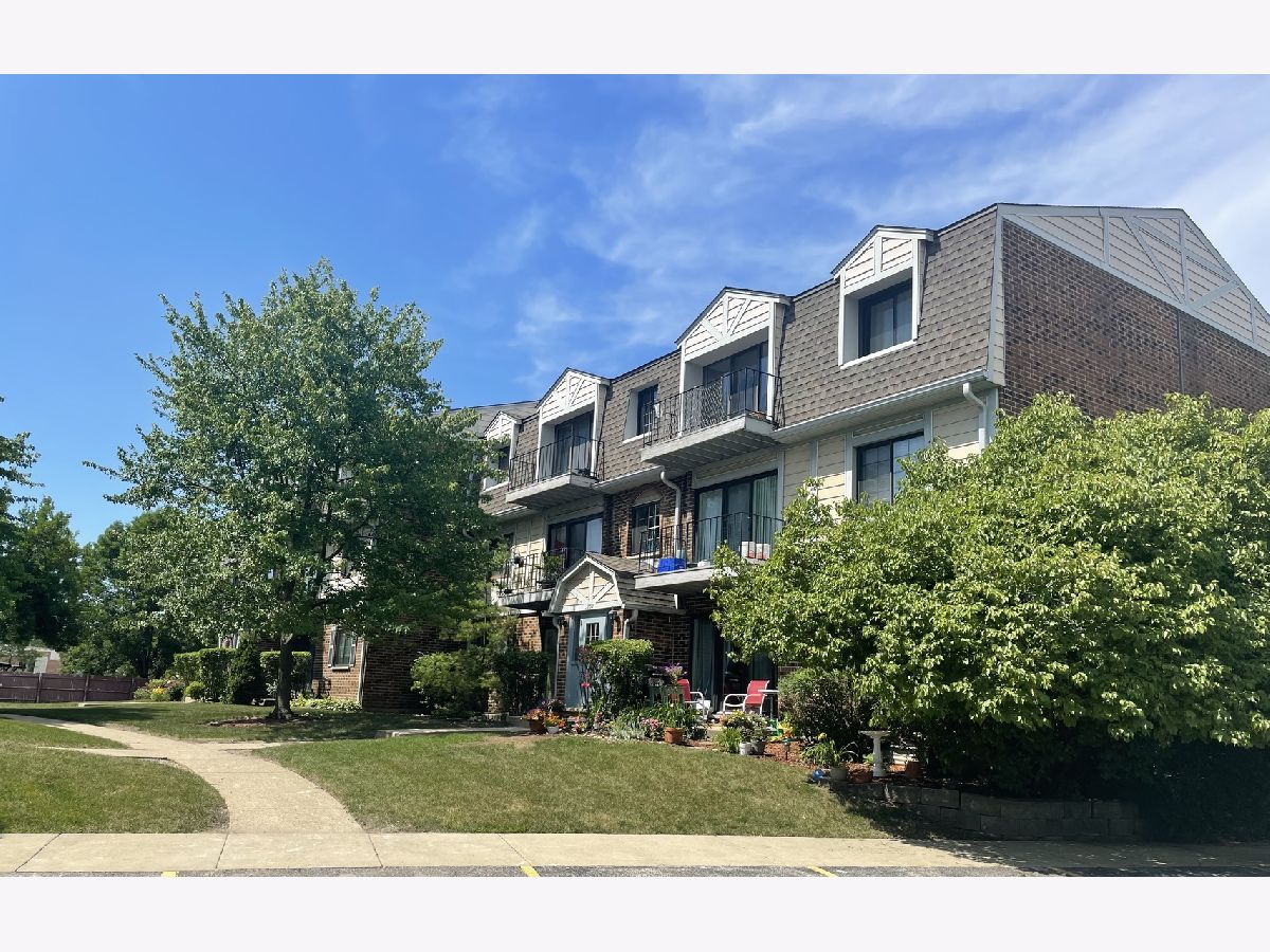 Condominiums Sold Bishops Gate Northbrook Illinois, 3252 Sanders