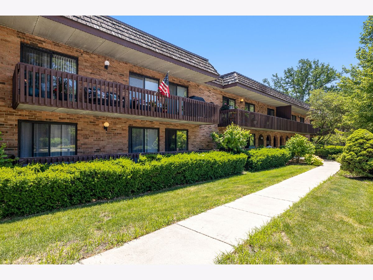 Lake In The Woods Downers Grove IL, Condominiums & Homes For Sale & For