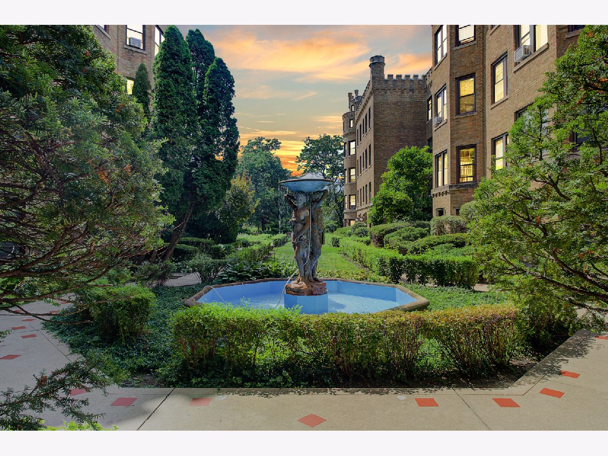 Condominiums Sold Park Castle Chicago Illinois, 2448 Greenleaf
