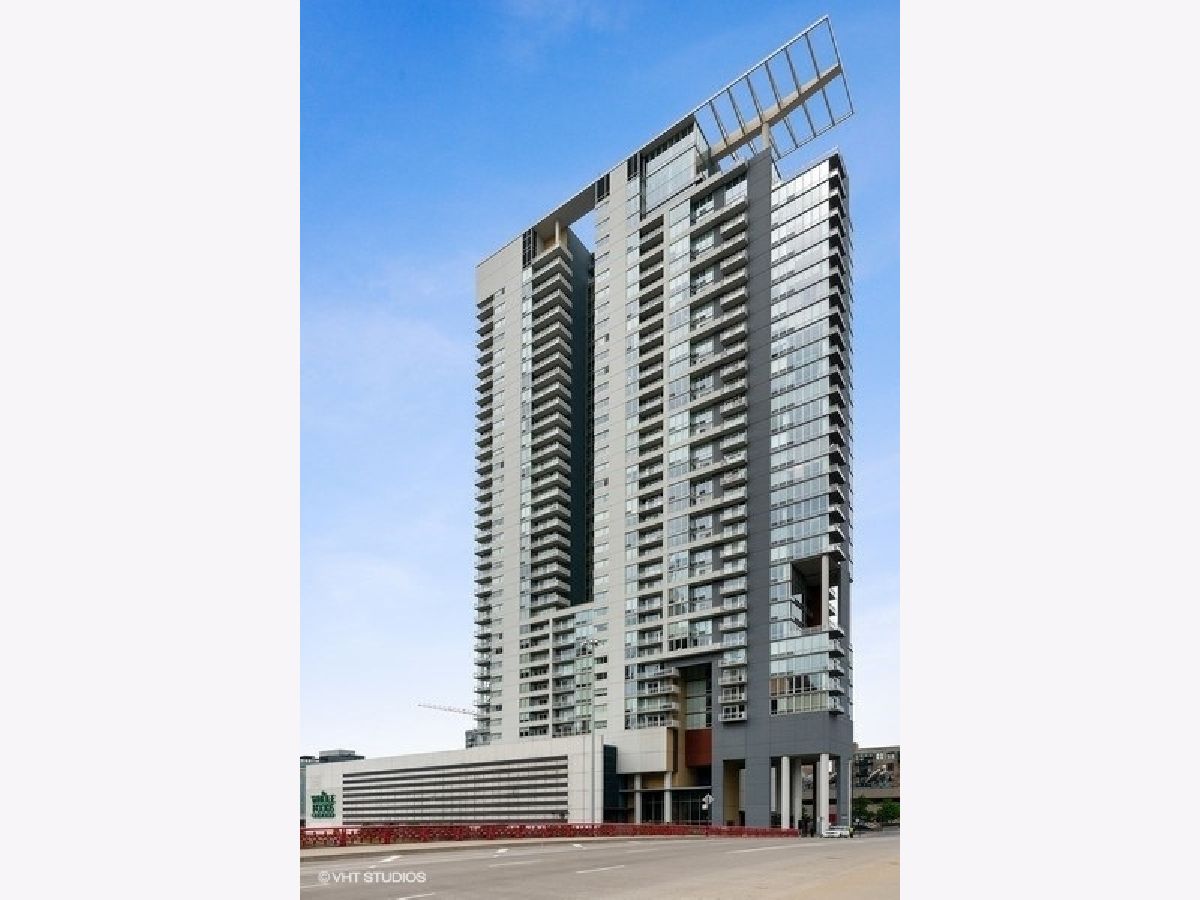 Condominiums Sold Skybridge Chicago Illinois, 737 Washington