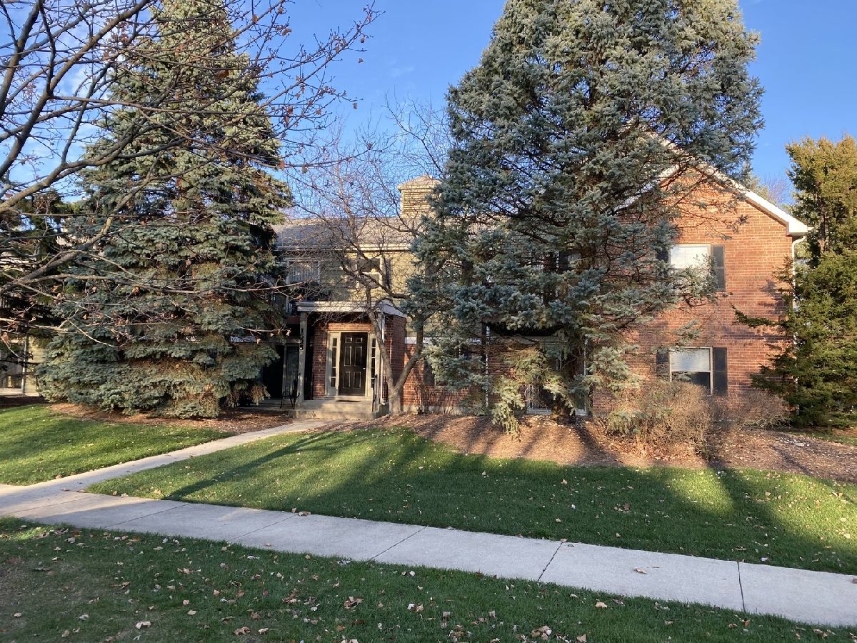 Condominiums Rented Chantecleer Lakes Naperville Illinois, 1525 Raymond