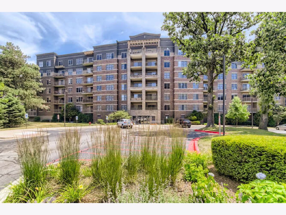Medinah On The Lake Bloomingdale IL, Condominiums For Sale & For Rent