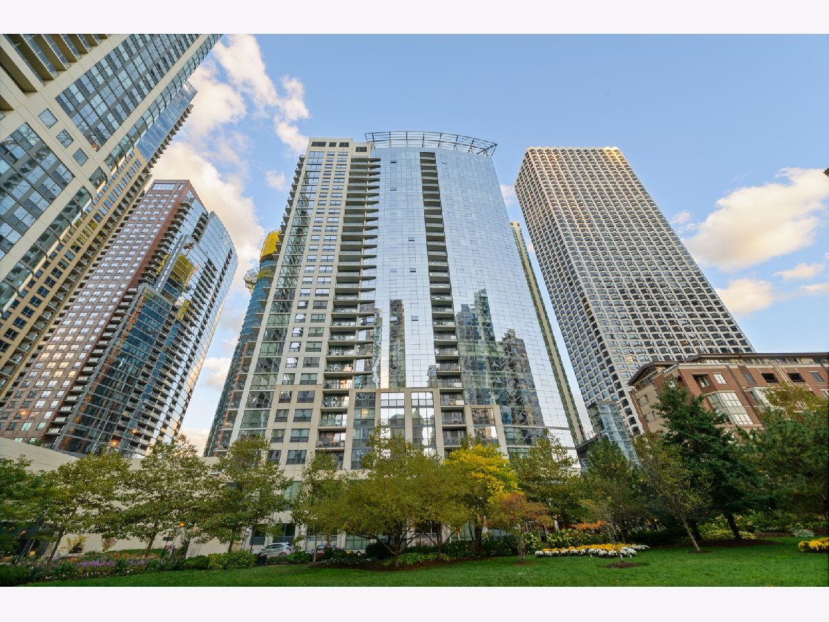 Condos & Townhomes Rented Lancaster Chicago Illinois, 201 Westshore