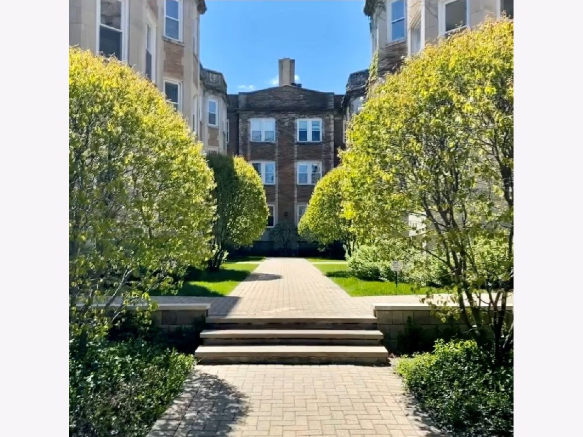 Condominiums Rented Wrigley View Village Chicago Illinois, 861 Cornelia
