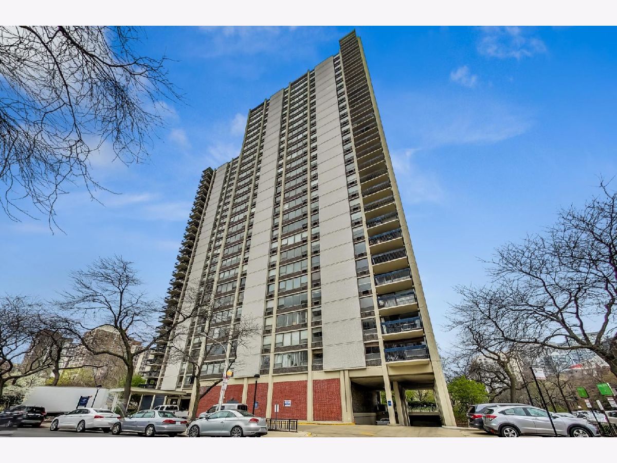 Condominiums Rented Cummings House Chicago Illinois, 1360 Sandburg