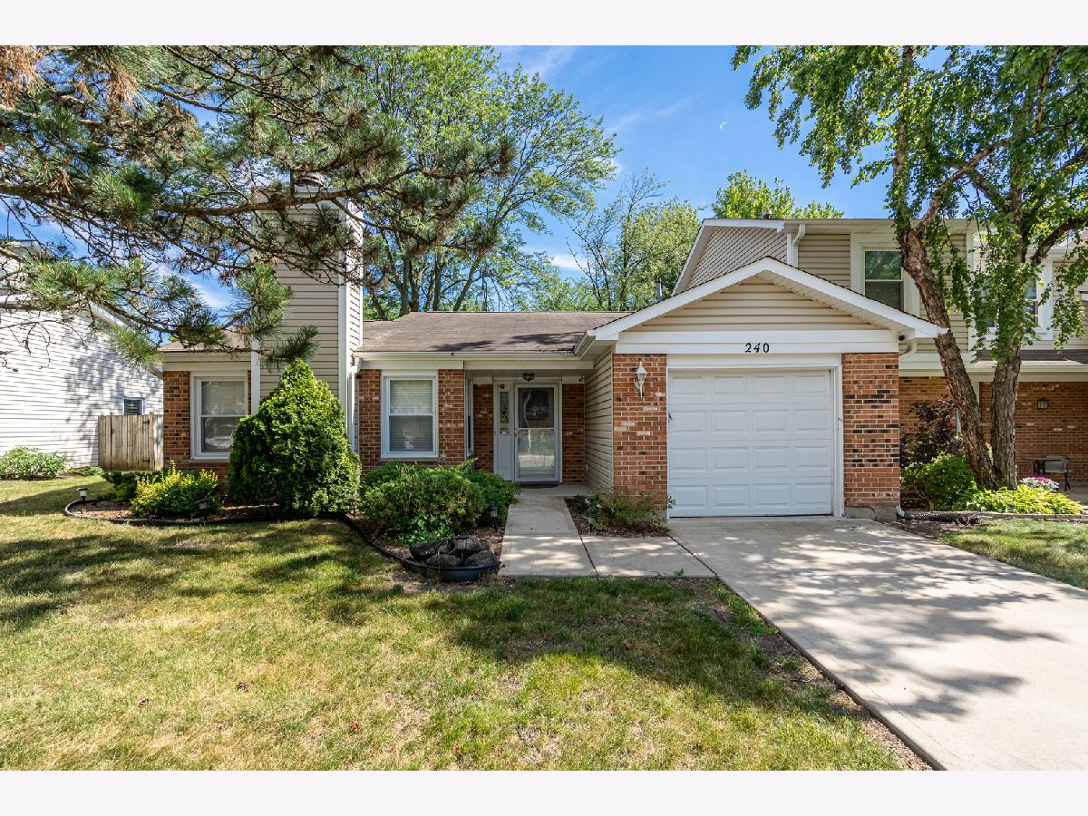 Townhomes Rented Westwind Bloomingdale Illinois, 240 Signature