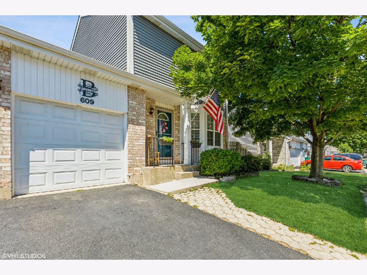 Townhomes Sold Meadowalk Romeoville Illinois, 609 Glenhurst