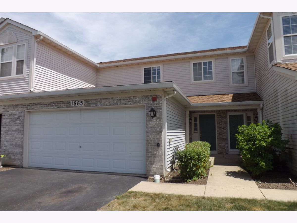 Townhomes Sold Silver Springs Montgomery Illinois, 1865 Candlelight