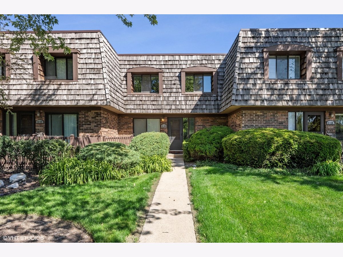 Condos & Townhomes Rented Pheasant Creek Northbrook Illinois, 3130 Pheasant Creek
