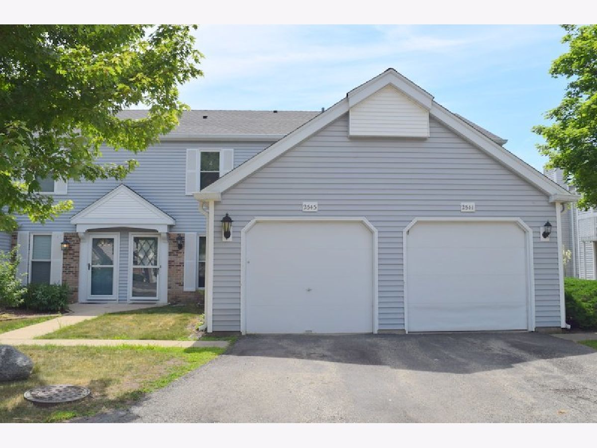 Townhomes Rented Country Oaks Aurora Illinois, 2543 Prairieview